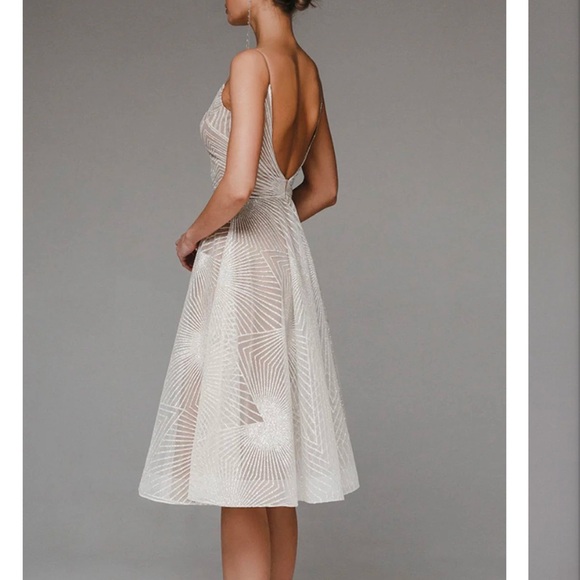 Lemalaya Vela dress, short. - Picture 3 of 4